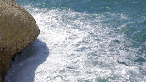 White-chalk-rock-and-wavy-sea-Rosh-Hanikra