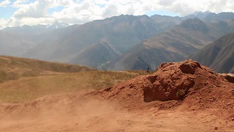 Primer-Plano-De-Ciclista-Pasando