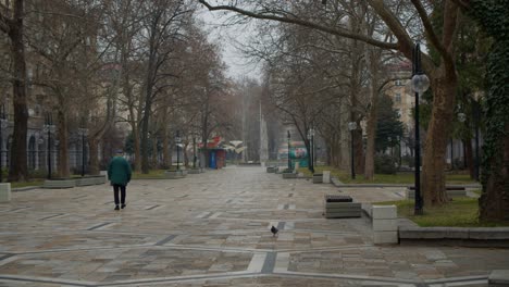 En-Una-Plaza-En-Medio-De-Dimitrovgrad,-Bulgaria