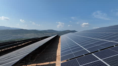 Paneles-Solares-Que-Generan-Energía-Verde-Sostenible-A-Partir-Del-Sol.