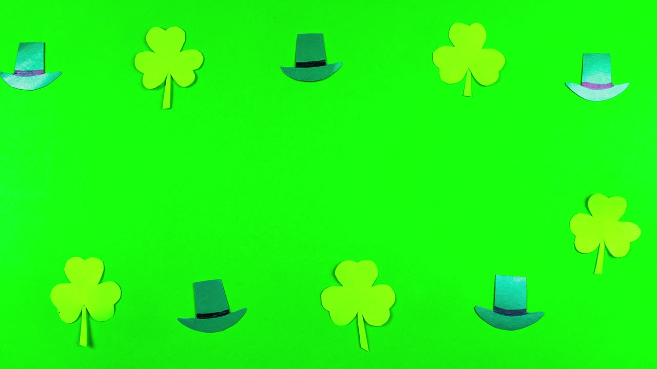 3 월 17 일에 기념되는 세인트 패트릭의 날에 대한 4k 인사 카드 아일랜드 문화 휴일 초록색 배경에 shamrocks 및 leprechauns 모자.