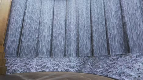 Reveal-of-Waterwall-in-Houston,-Texas