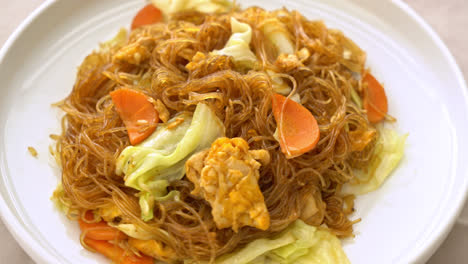 stir-fried-vermicelli-with-cabbage,-carrot-and-egg---vegan-food-style