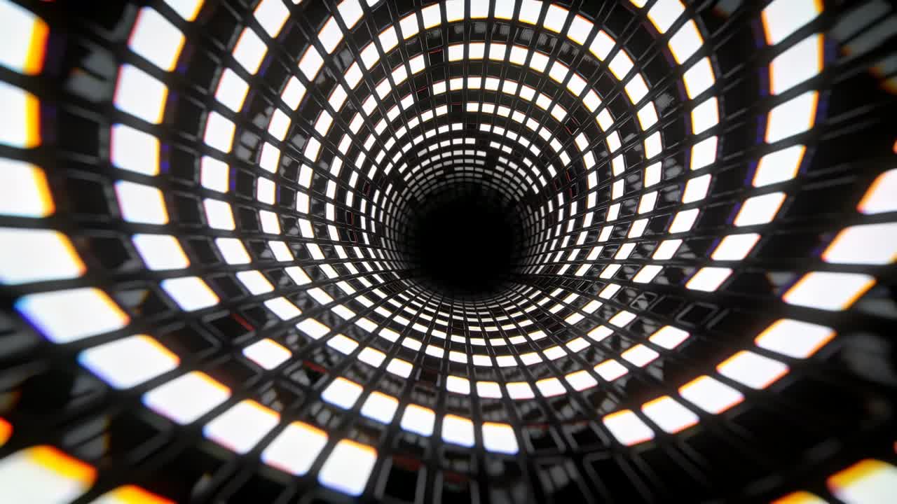 Anelli concentrici rotanti di pannelli illuminati pulsano mentre la telecamera si muove in un tunnel rivelando un vuoto oscuro.