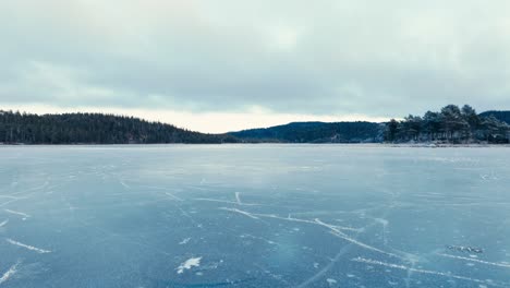 Indre-Fosen,-Trondelag-County,-Norway---The-Frozen-Stretch-of-Omundvatnet---Drone-Flying-Forward