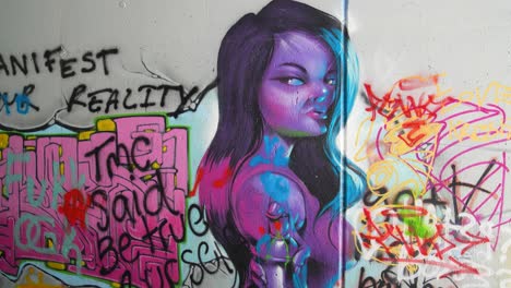 Mittlere-Aufnahme-Von-Graffiti-Street-Art