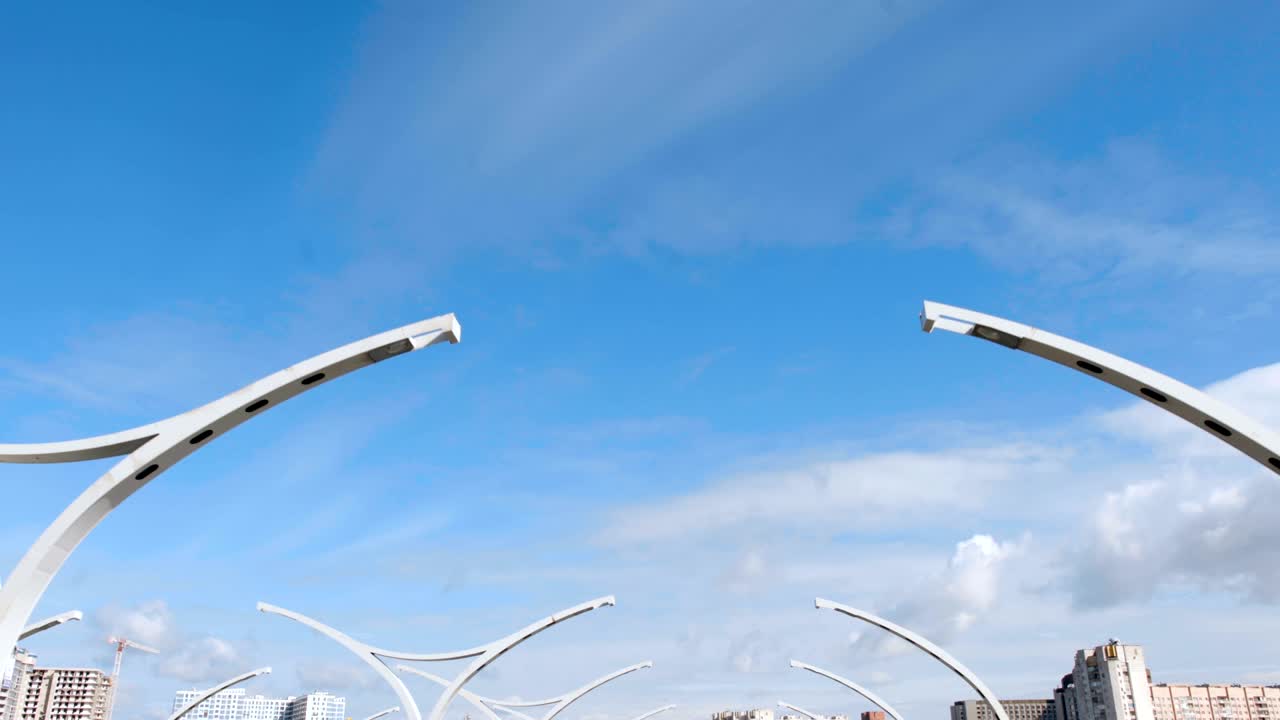 세인트 페테르부르크의 새로운 스타일리시 서쪽 고속도로 지름