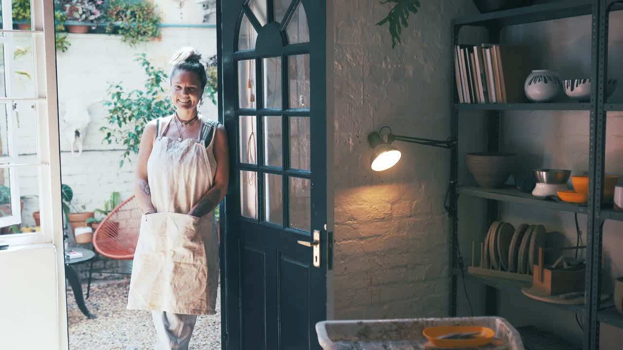 제 겸손한 도자기 작업실에 오신 것을 환영합니다.