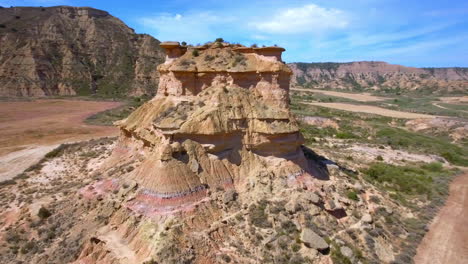 Soft-flight-around-a-cliff-in-a-desert-environment