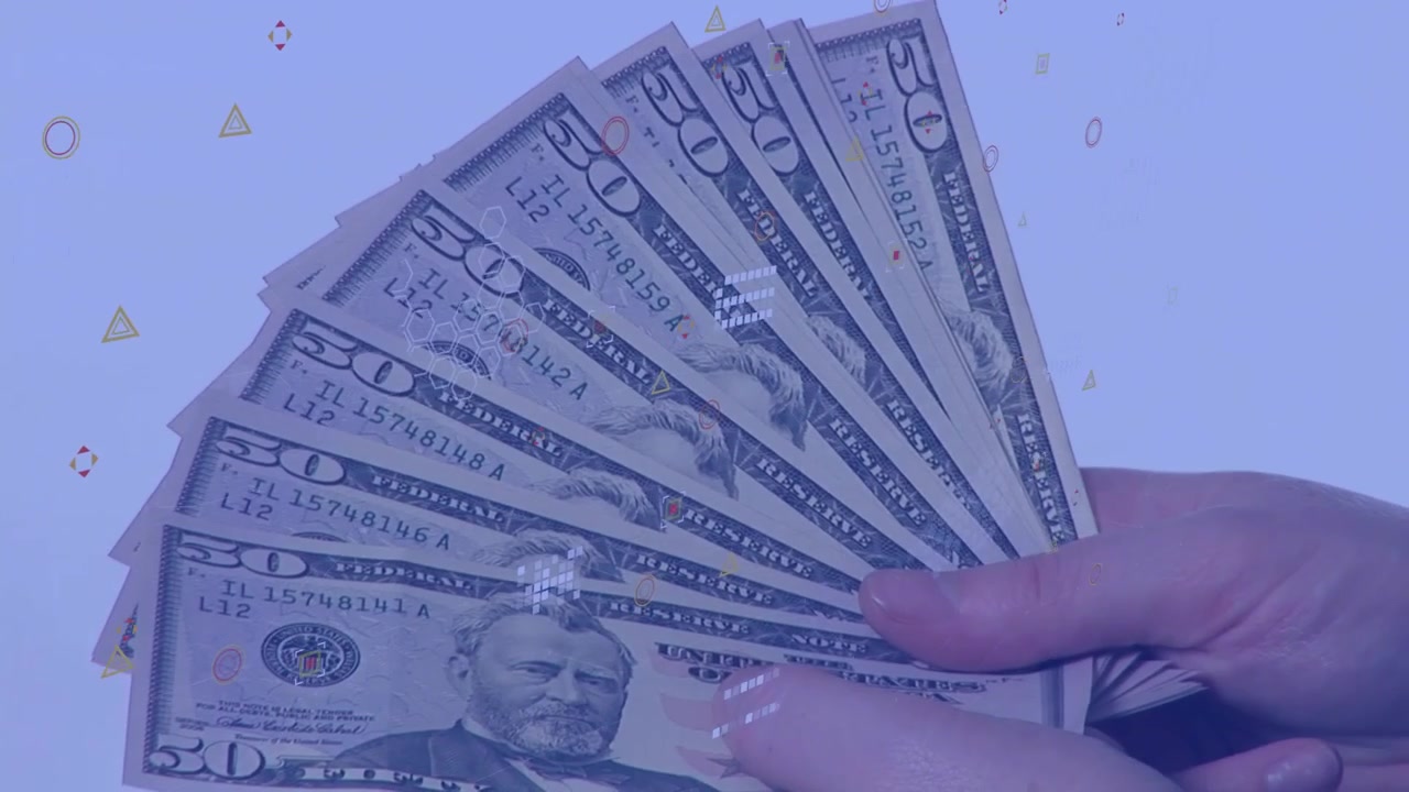 Mani che iniziano a far scorrere il pollice, sfogliando e poi sventagliando banconote da un dollaro, mentre un HUD appare mostrando denaro.