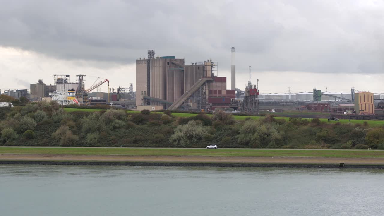 Energy production and air pollution in Hook of Holland industrial zone