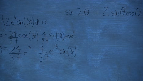 Mathematische-Berechnungen-In-Schwarz-Schwebend-über-Einem-Tafelhintergrund-4k