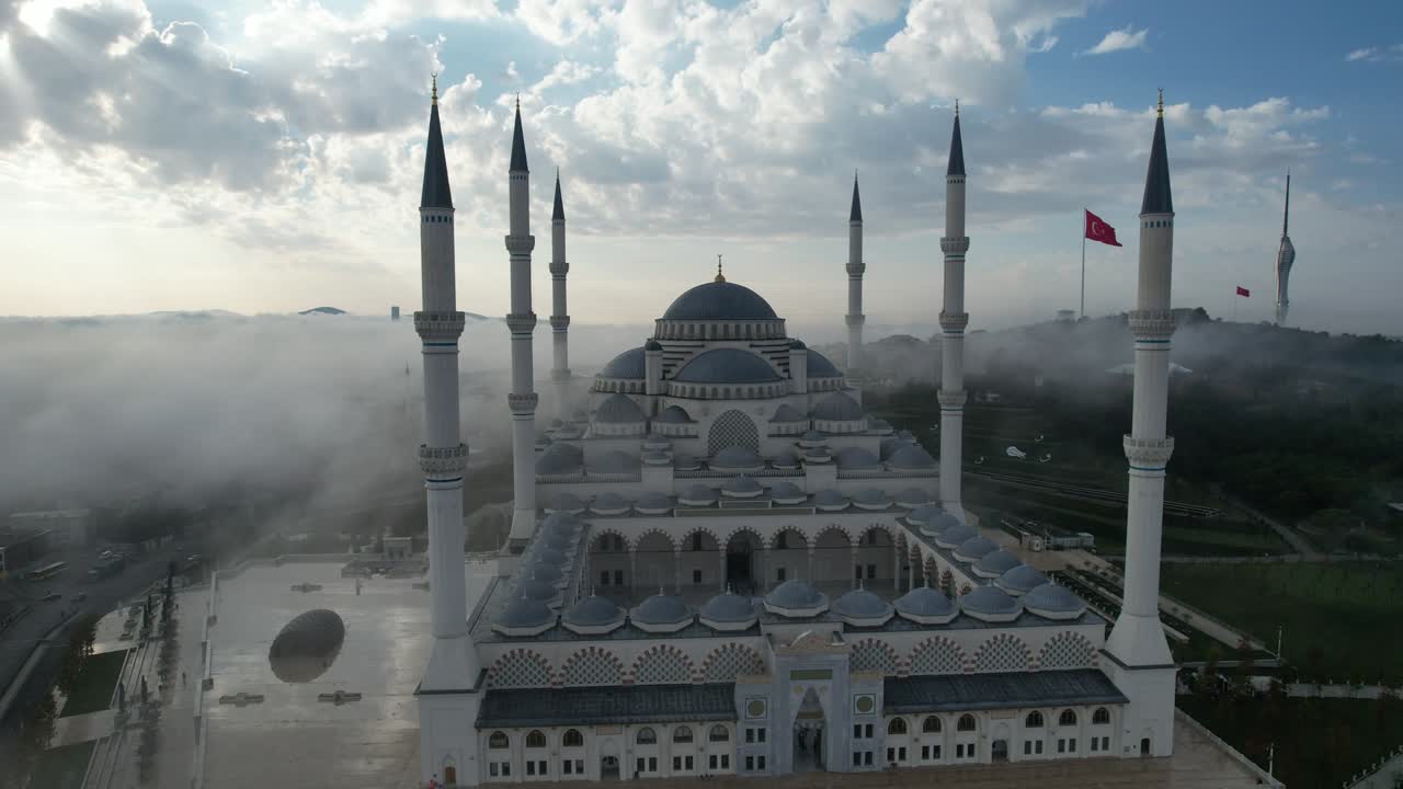 мечеть камлика в тумане ускудар