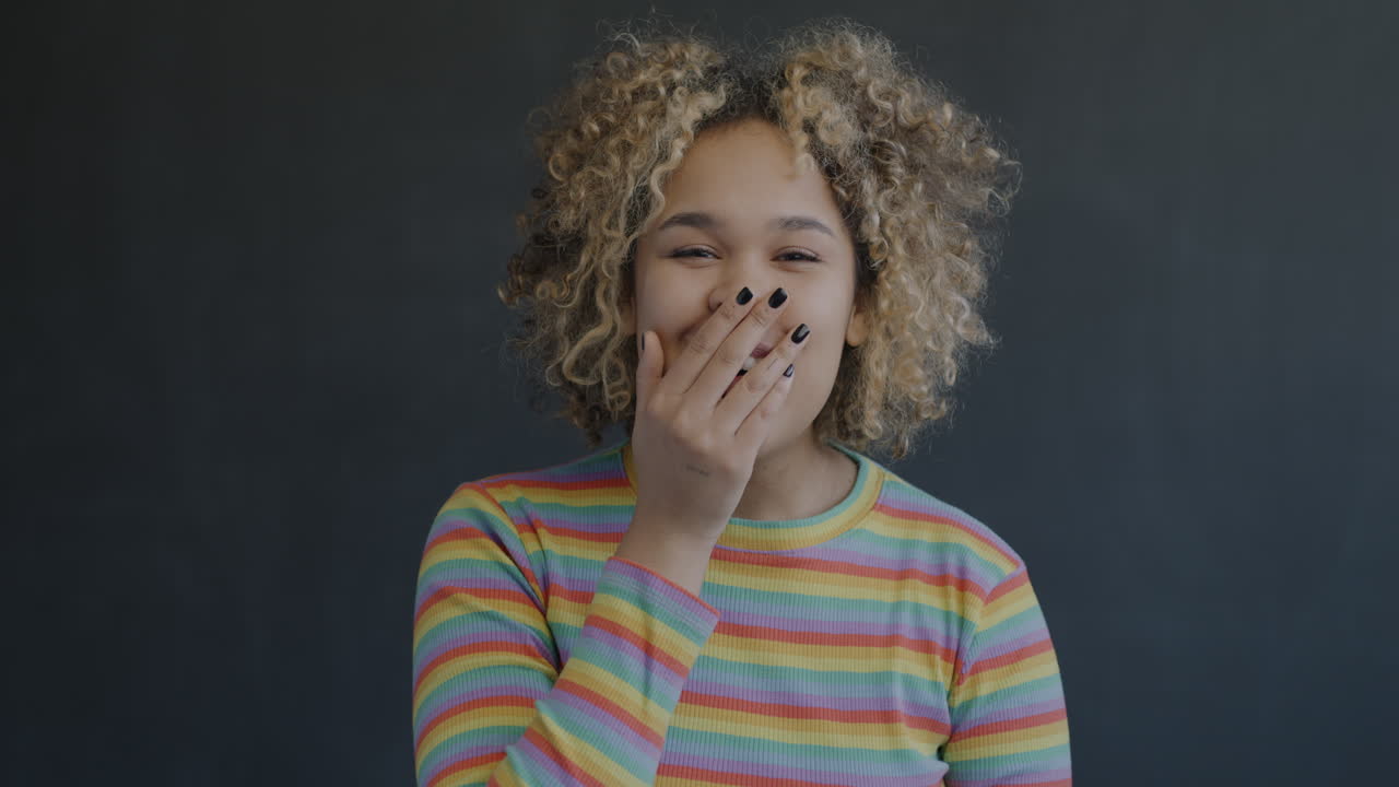 retrato de una joven feliz