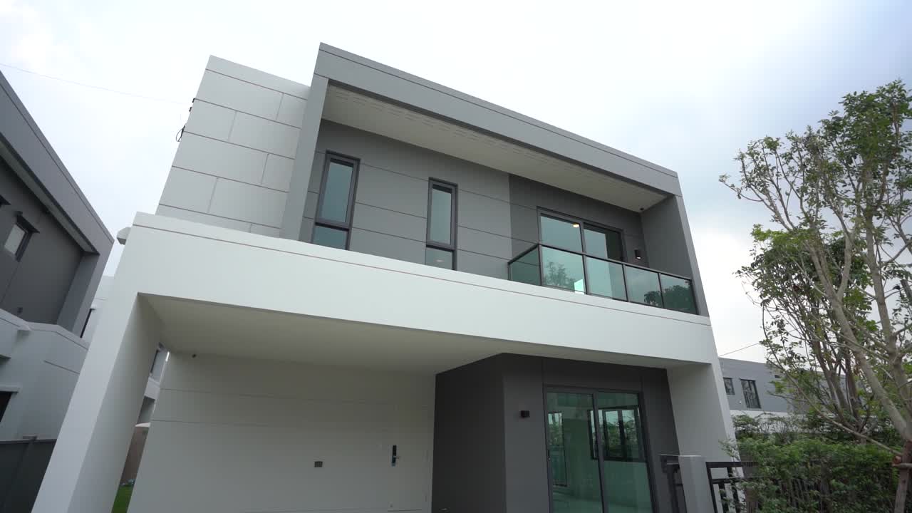 diseño exterior de casa de lujo moderno y elegante, luz del día