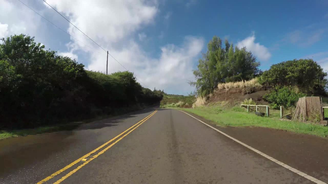 POV: auto in viaggio a Maui, Hawaii.