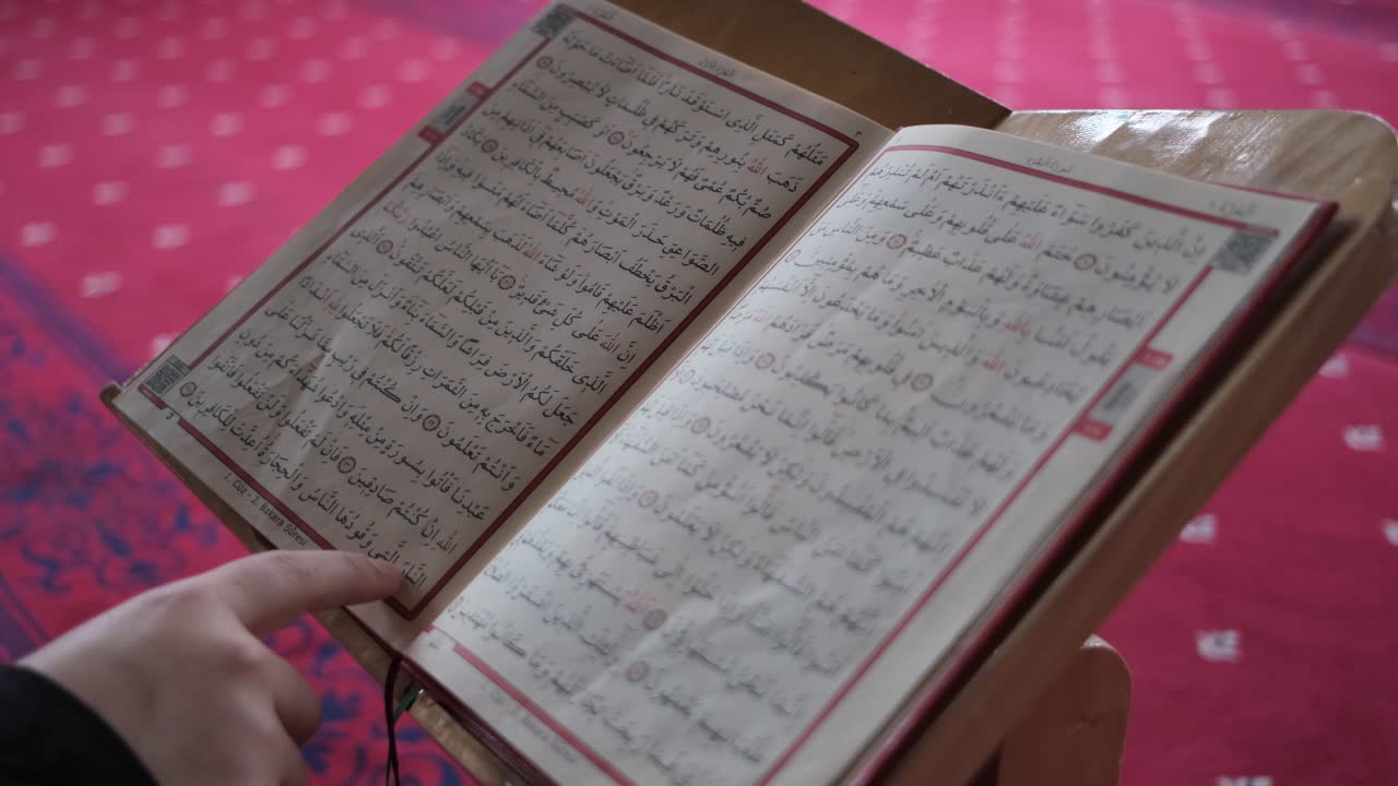 Lettura del Libro Sacro Islamico