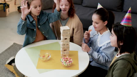 niños en la fiesta de cumpleaños