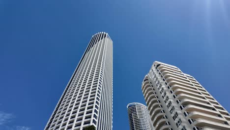 4K-video-clip-of-a-High-rise-5-Star-Hotel-and-Apartments-on-the-Gold-Coast-in-Australia