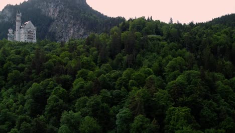 Mañana-En-El-Castillo-De-Neuschwanstein-Cerca-De-Fussen-En-El-Suroeste-De-Baviera,-Alemania-3