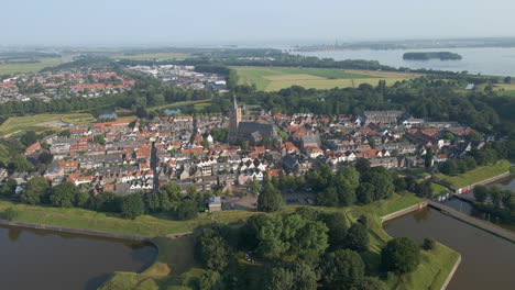 Hermosa-Vista-Aérea-De-Naarden,-Una-Pequeña-Ciudad-Fortificada-En-Los-Países-Bajos