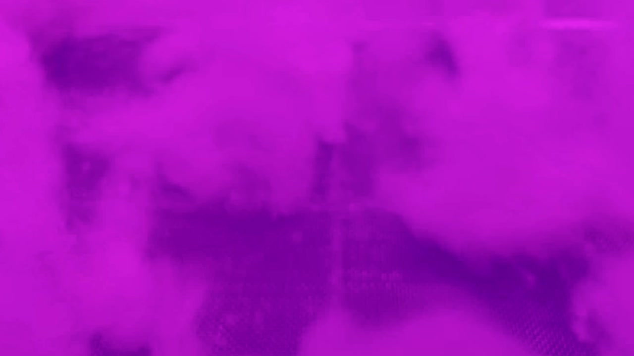 fondo de tonos púrpura abstractos con algodones voladores