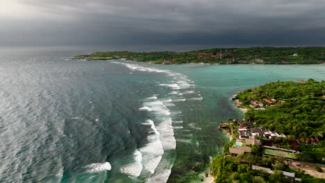 Strait-between-Nusa-Lembongan-and-Nusa-Ceningan-islands,-Bali-in-Indonesia