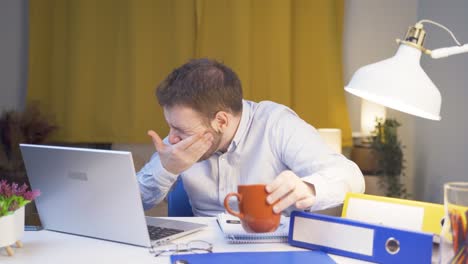 home office worker man has tooth sensitivity.