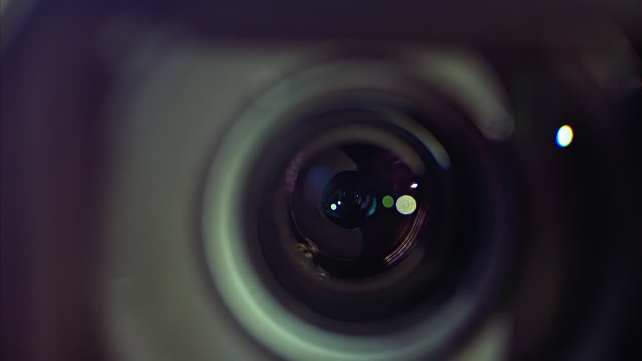 Primo piano dell'obiettivo di una fotocamera