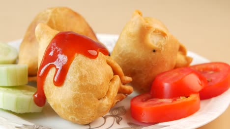 samosa with ketchup, tomatoes and cucumber