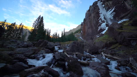 Telluride-Colorado-Puesta-De-Sol-Corriente-Velo-De-Novia-Cae-Congelado-Hielo-Cascada-Otoño-Puesta-De-Sol-De-Otoño-Fresco-Sombreado-Montañas-Rocosas-Silverton-Ouray-Millón-De-Dólares-Autopista-Pueblo-Histórico-Escénico-Paisaje-Lento-Panorámica-Hacia-Arriba