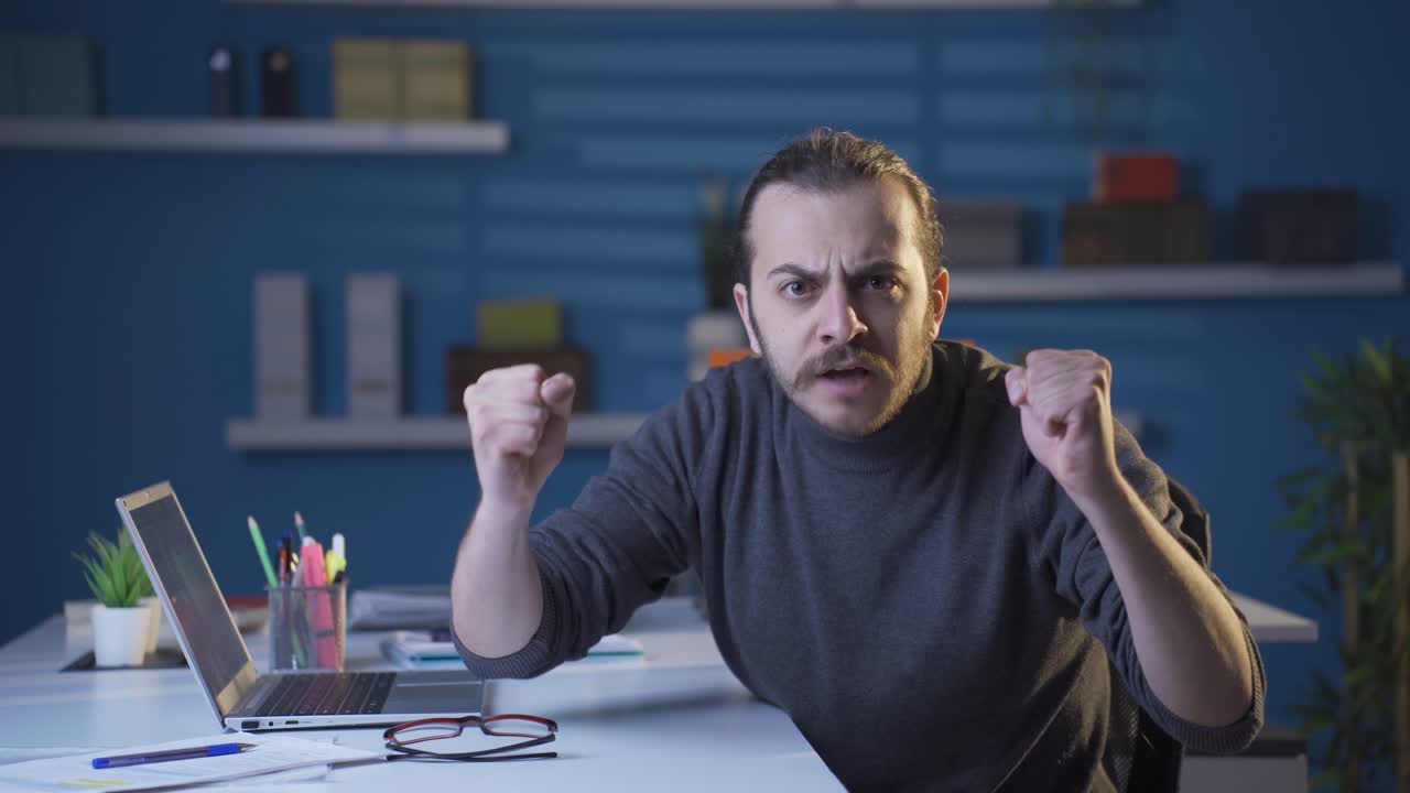 성공적이고 야심찬 사업가는 동기부여를 받습니다.