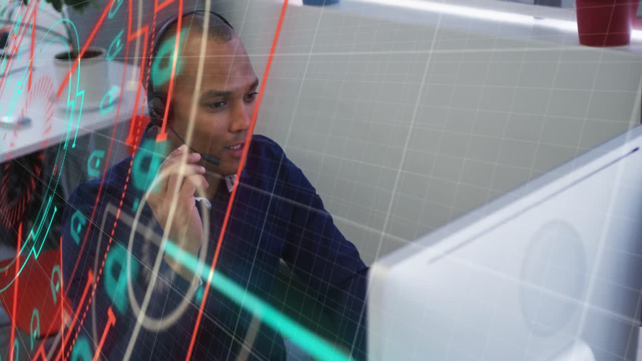 animación del procesamiento de datos financieros sobre un empresario biracial que usa computadora en la oficina