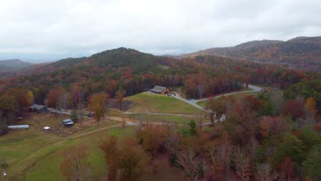 A-dolly-in-shot-of-a-barn-in-the-mountains-during-fall-in-Sunset-South-Carolina