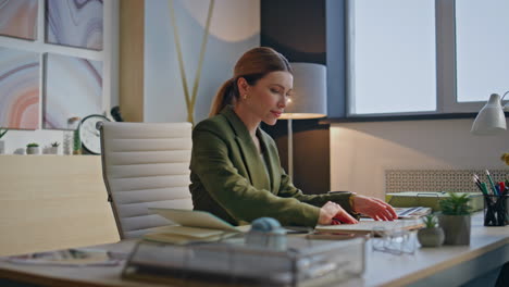 office woman start work at modern agency closeup. businesswoman writing notes