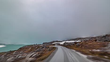 Una-Unidad-En-La-Carretera-Del-Condado-258-Hacia-Stryn,-Noruega