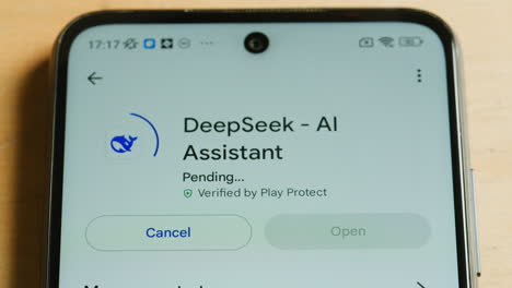 pantalla de teléfono inteligente que muestra la aplicación de asistente de deepseek ai