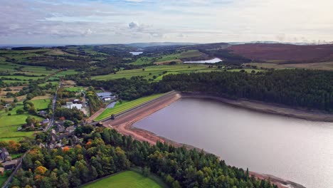 imágenes aéreas del maravilloso embalse de langsett y la campiña de yorkshire