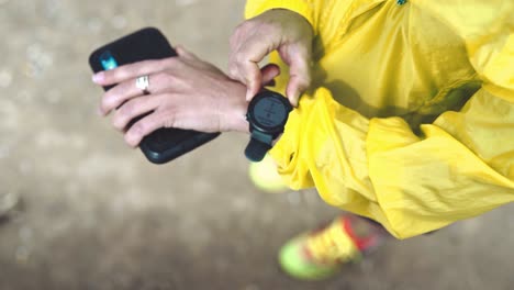 setting up smartwatch for a run with sync with smartphone