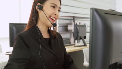 Business-people-wearing-headset-working-in-office