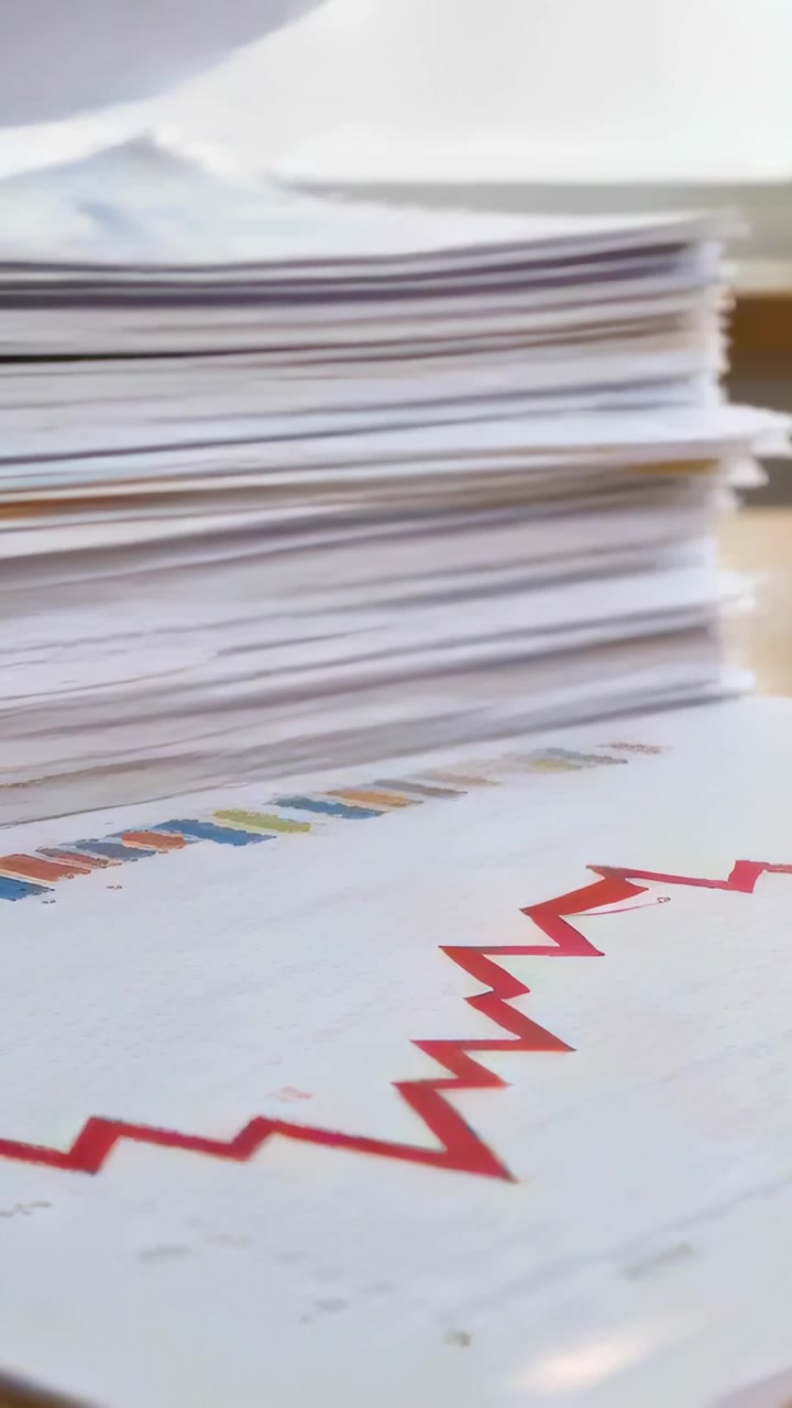 Vertical video: Placing finger on red zigzag, hand sliding to blue bars at desk by stack, reviewing