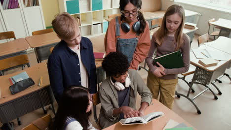 students collaborating and studying together in a classroom