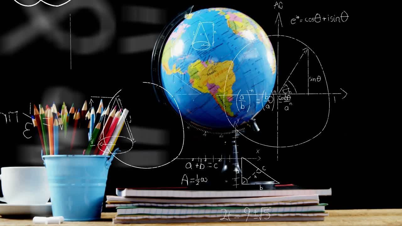 Persamaan matematika melayang di depan globe, cangkir kopi, dan tempat pensil