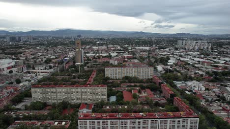 disparo del complejo de viviendas tlatelolco en la ciudad de méxico por la tarde