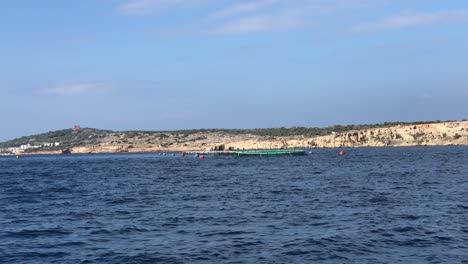 Pescador-En-El-Océano-Mar-Abierto-Agua-Pescando-Mariscos