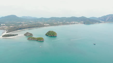 位於克拉比 (krabi) 的ao nang海灘的空中圖片