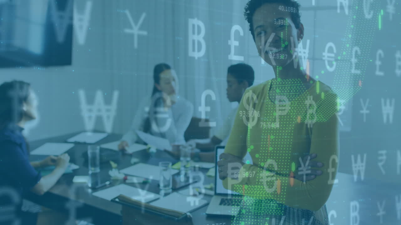 animación de procesamiento de datos y signos monetarios sobre diversos empresarios en la oficina