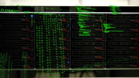animazione dell'elaborazione dei dati su piano ravvicinato di un server informatico