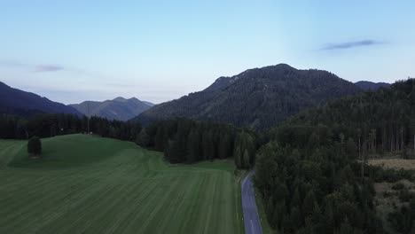 Niederösterreichischer-Schwarzwald-Nahe-Dem-Semmering,-Gefilmt-Mit-Drohne-Von-Oben-In-4k-An-Einem-Sommertag