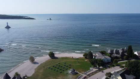 City-sits-on-ocean-beach